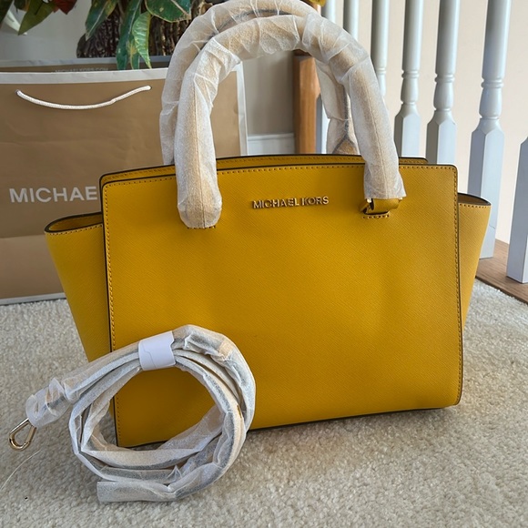 MICHAEL KORS SELMA CROSSBODY SATCHEL JASMINE YELLOW TOO CUTE 12x9 - Picture 1 of 9